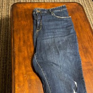 Slightly Ripped Jeans